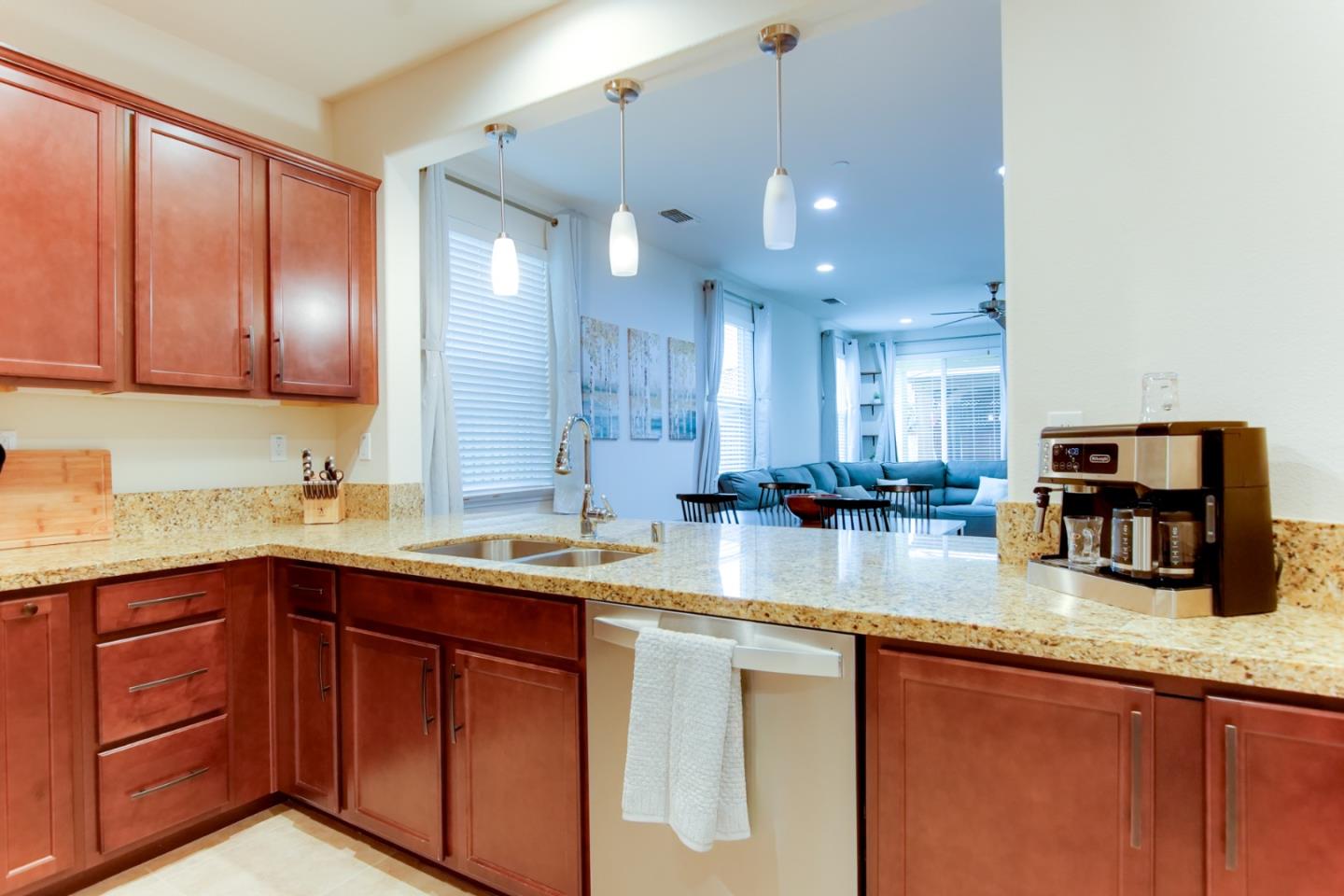 Detail Gallery Image 10 of 42 For 542 Cadiz Dr, Hollister,  CA 95023 - 3 Beds | 2 Baths