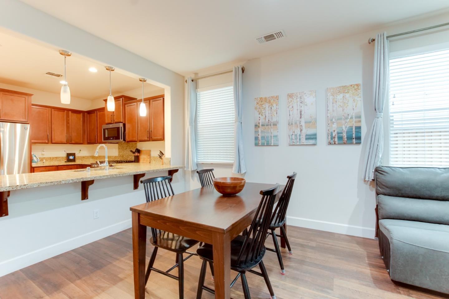 Detail Gallery Image 12 of 42 For 542 Cadiz Dr, Hollister,  CA 95023 - 3 Beds | 2 Baths