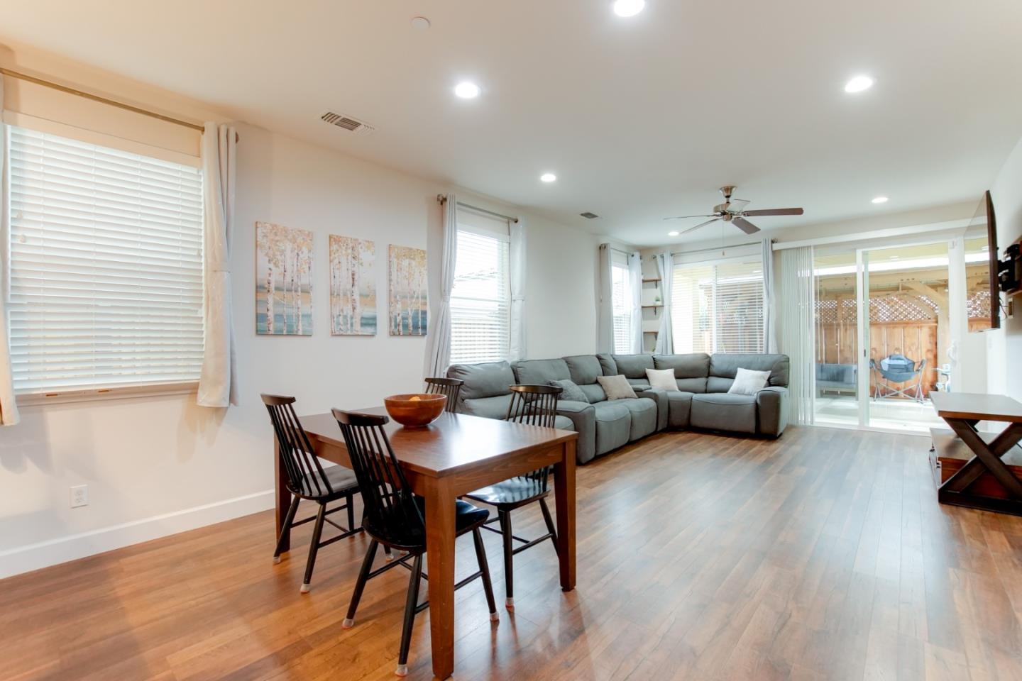 Detail Gallery Image 13 of 42 For 542 Cadiz Dr, Hollister,  CA 95023 - 3 Beds | 2 Baths