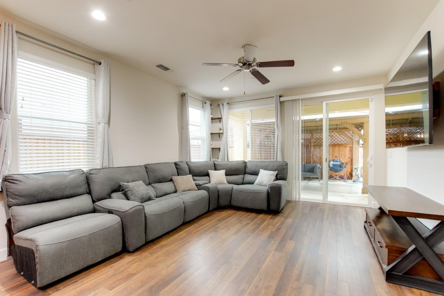 Detail Gallery Image 14 of 42 For 542 Cadiz Dr, Hollister,  CA 95023 - 3 Beds | 2 Baths