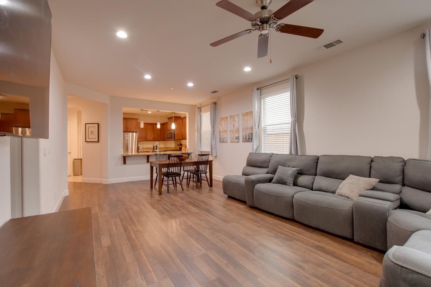 Detail Gallery Image 16 of 42 For 542 Cadiz Dr, Hollister,  CA 95023 - 3 Beds | 2 Baths