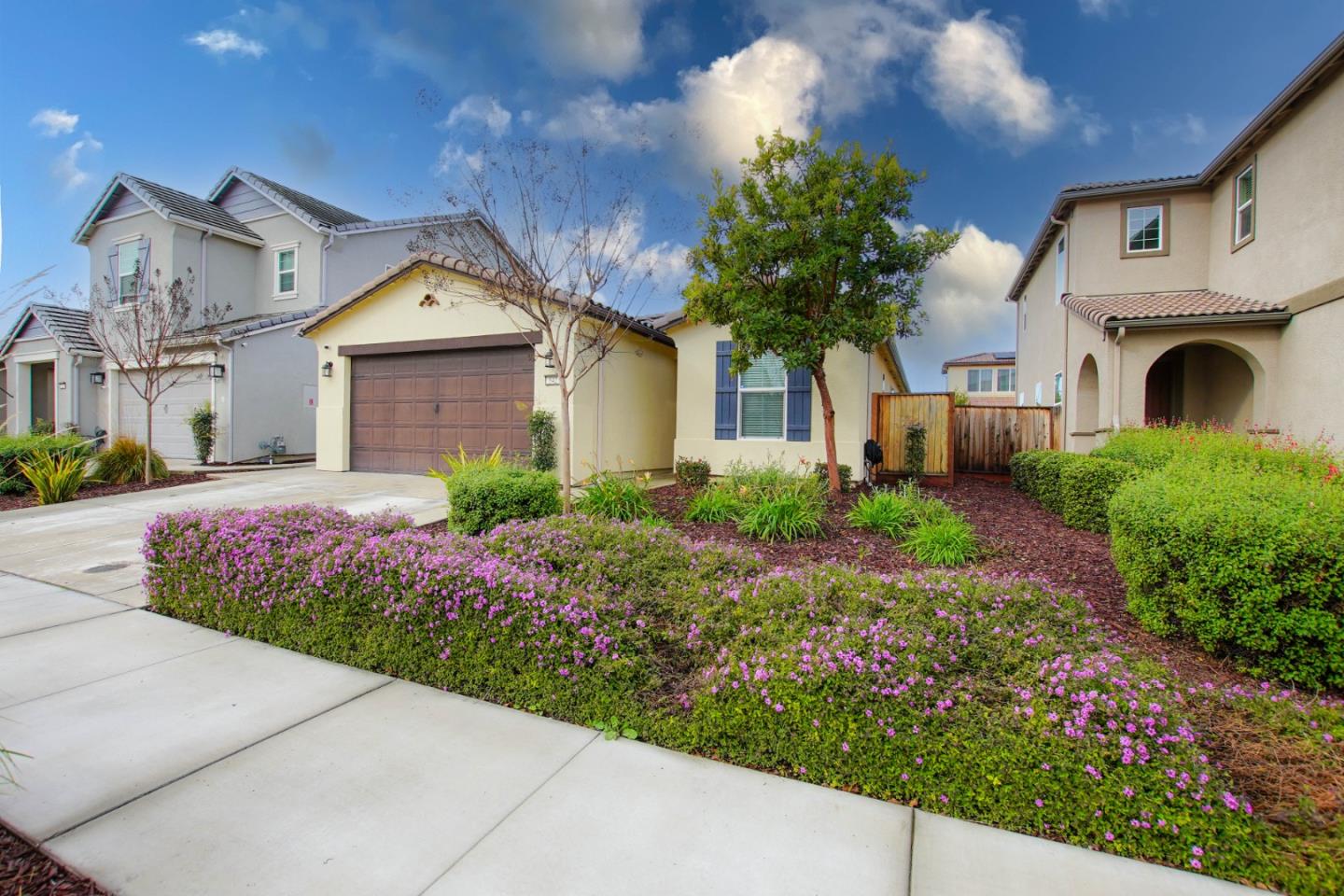 Detail Gallery Image 3 of 42 For 542 Cadiz Dr, Hollister,  CA 95023 - 3 Beds | 2 Baths