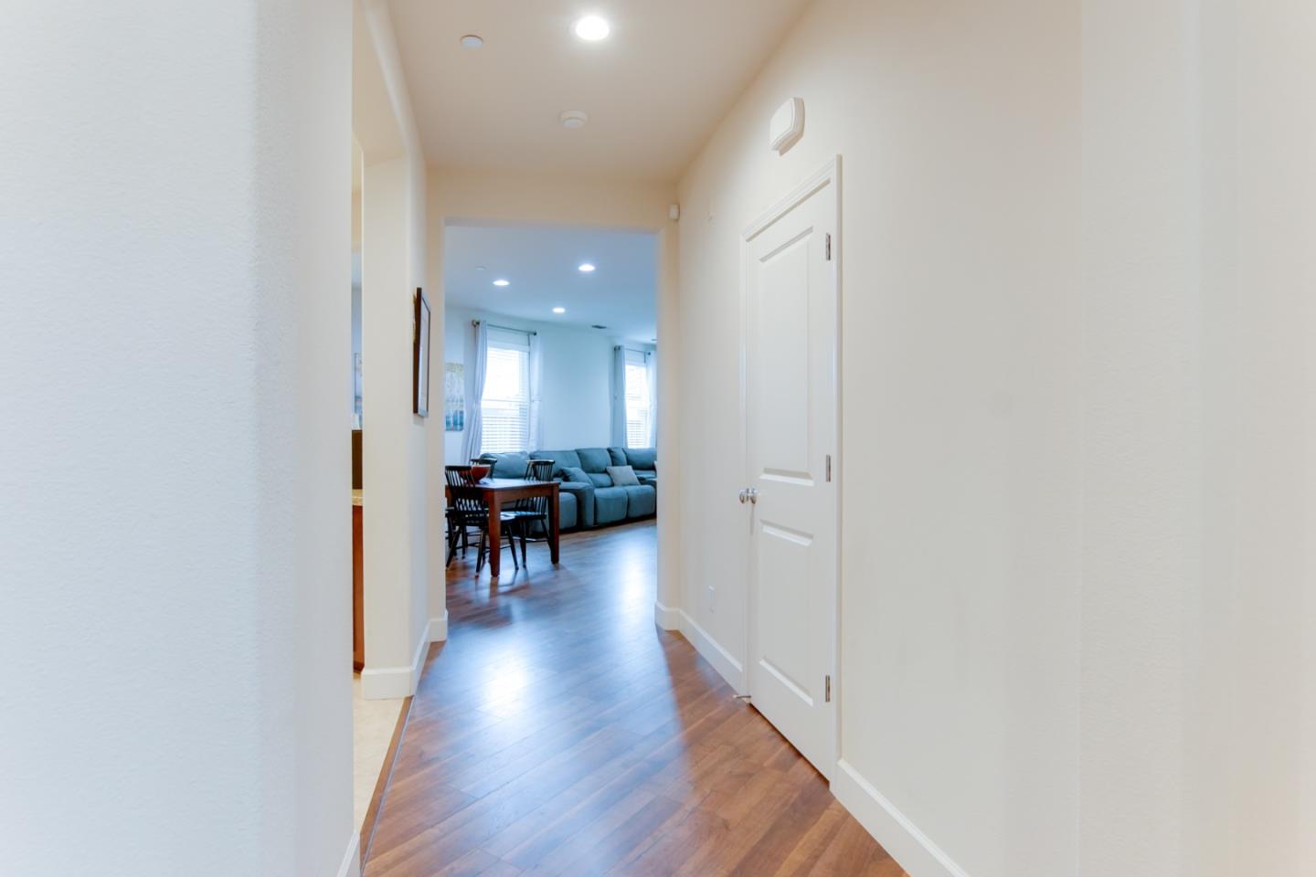 Detail Gallery Image 6 of 42 For 542 Cadiz Dr, Hollister,  CA 95023 - 3 Beds | 2 Baths