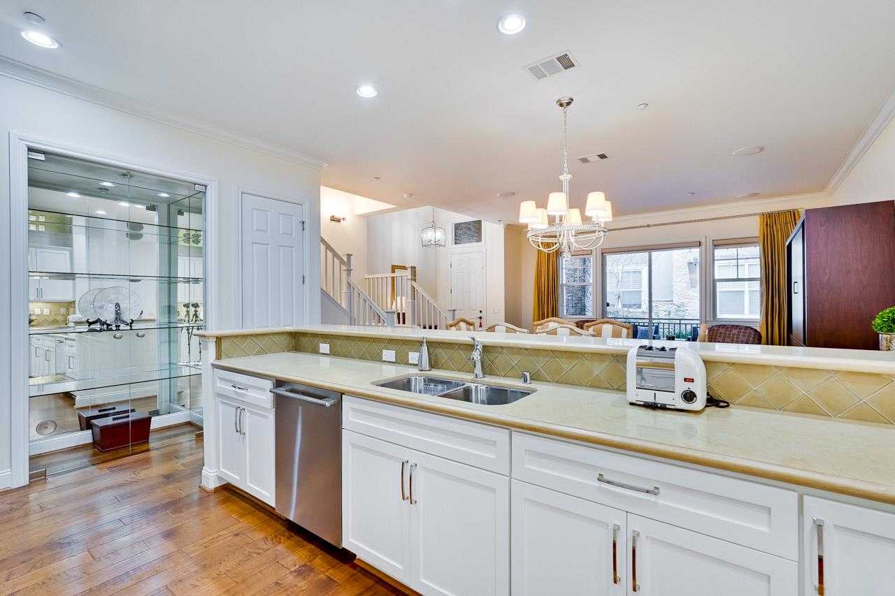 Detail Gallery Image 17 of 71 For 2812 Paseo Ln, San Jose,  CA 95124 - 4 Beds | 4/1 Baths