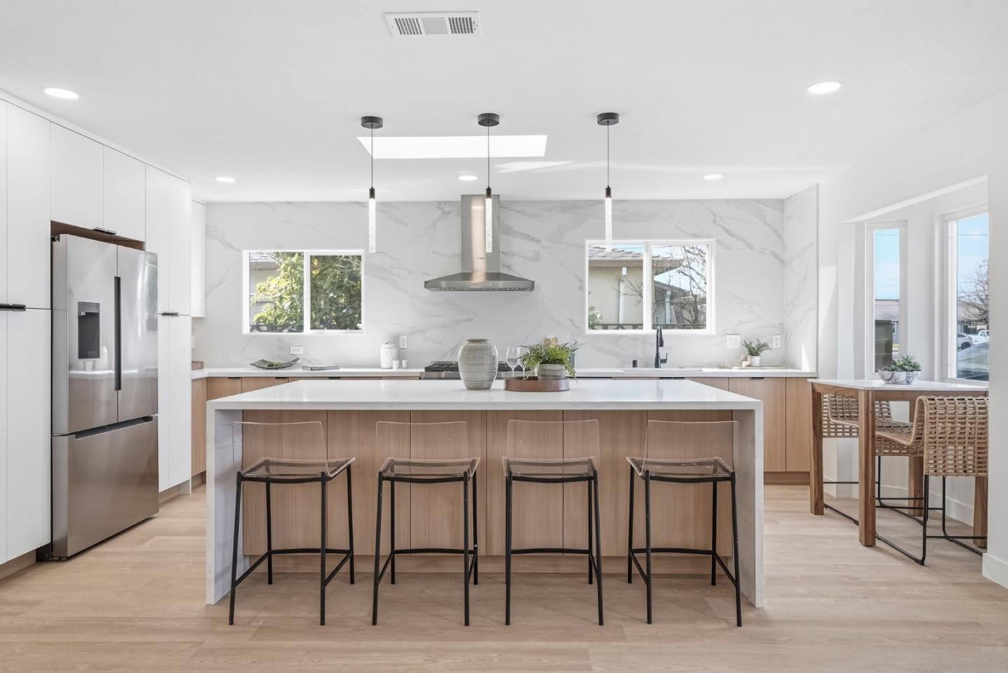 Detail Gallery Image 3 of 53 For 1952 Eisenhower Dr, Santa Clara,  CA 95054 - 5 Beds | 4 Baths