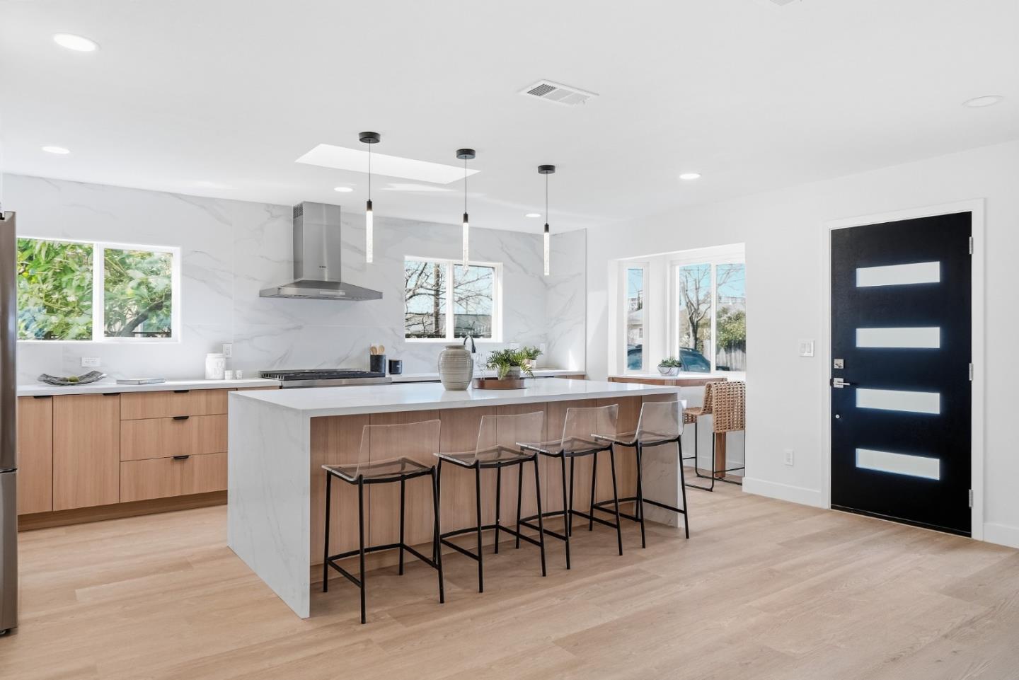 Detail Gallery Image 4 of 53 For 1952 Eisenhower Dr, Santa Clara,  CA 95054 - 5 Beds | 4 Baths