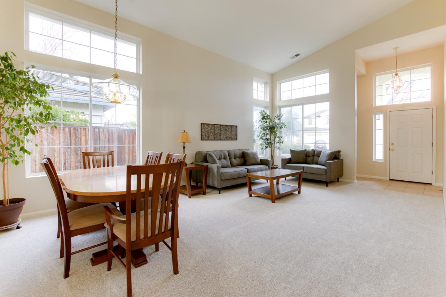 Detail Gallery Image 10 of 51 For 740 Hillock, Hollister,  CA 95023 - 4 Beds | 3 Baths