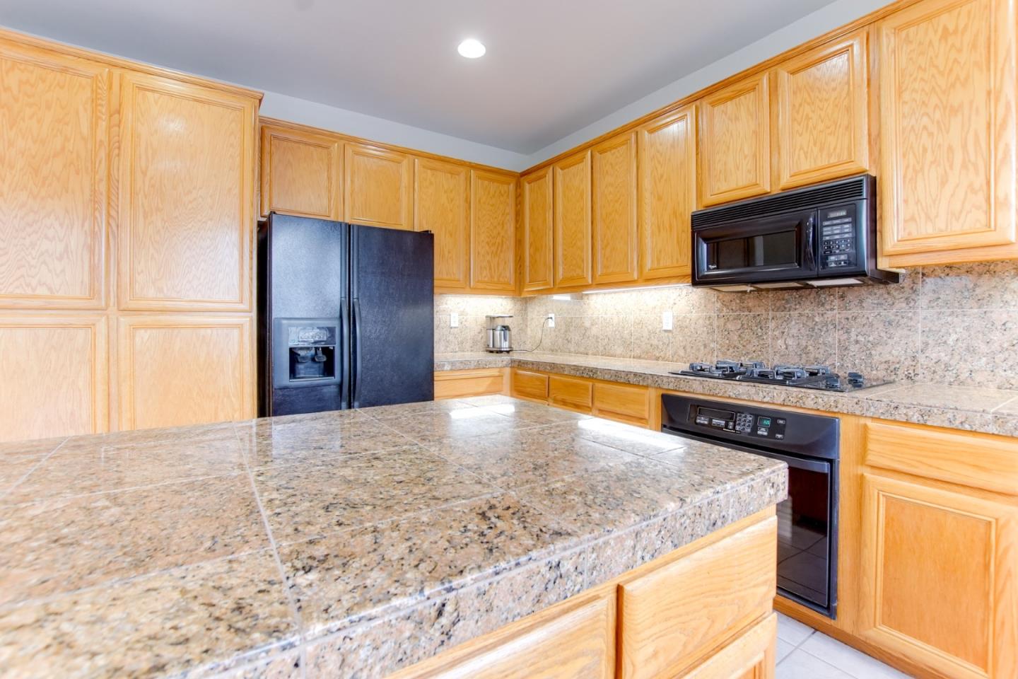 Detail Gallery Image 18 of 51 For 740 Hillock, Hollister,  CA 95023 - 4 Beds | 3 Baths