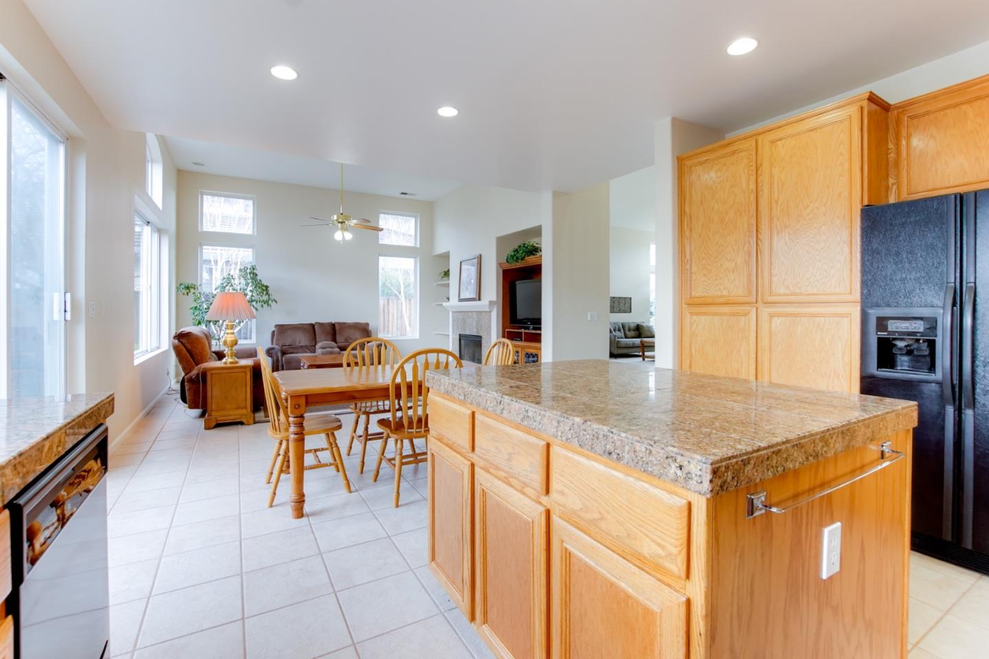 Detail Gallery Image 19 of 51 For 740 Hillock, Hollister,  CA 95023 - 4 Beds | 3 Baths