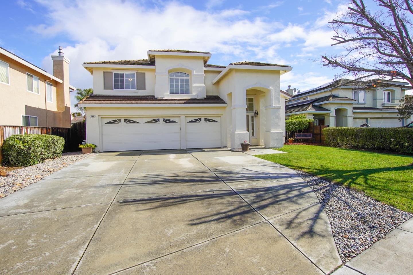 Detail Gallery Image 2 of 51 For 740 Hillock, Hollister,  CA 95023 - 4 Beds | 3 Baths