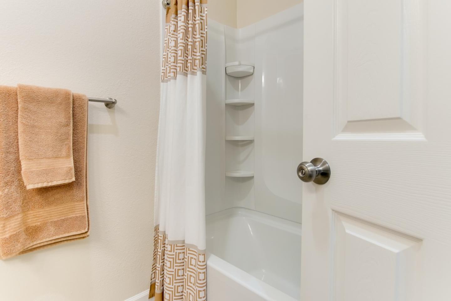 Detail Gallery Image 22 of 51 For 740 Hillock, Hollister,  CA 95023 - 4 Beds | 3 Baths