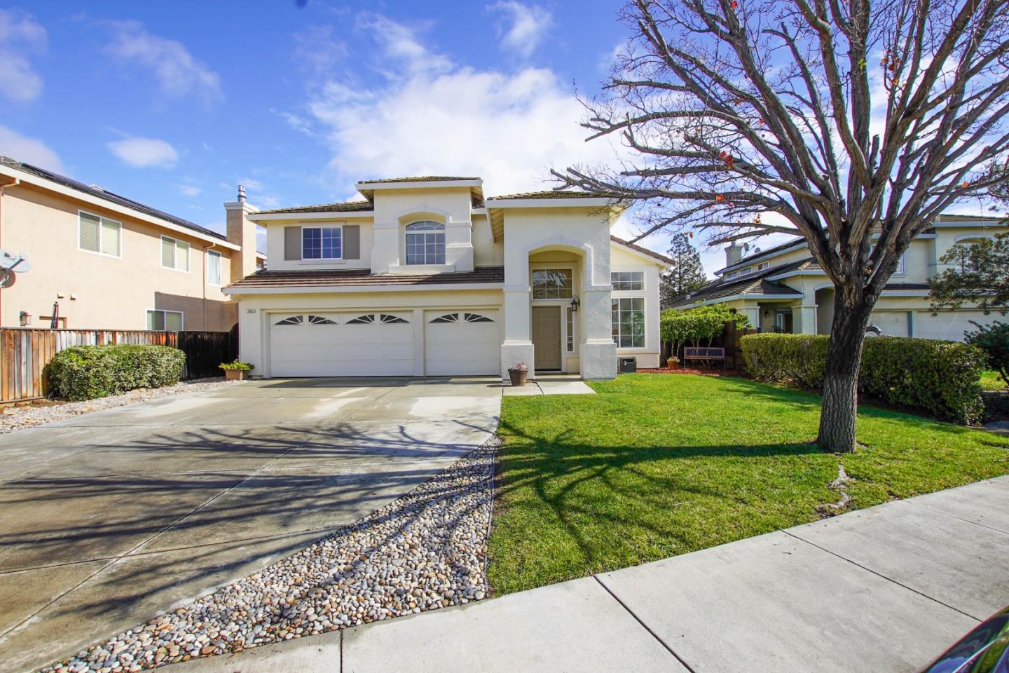 Detail Gallery Image 4 of 51 For 740 Hillock, Hollister,  CA 95023 - 4 Beds | 3 Baths