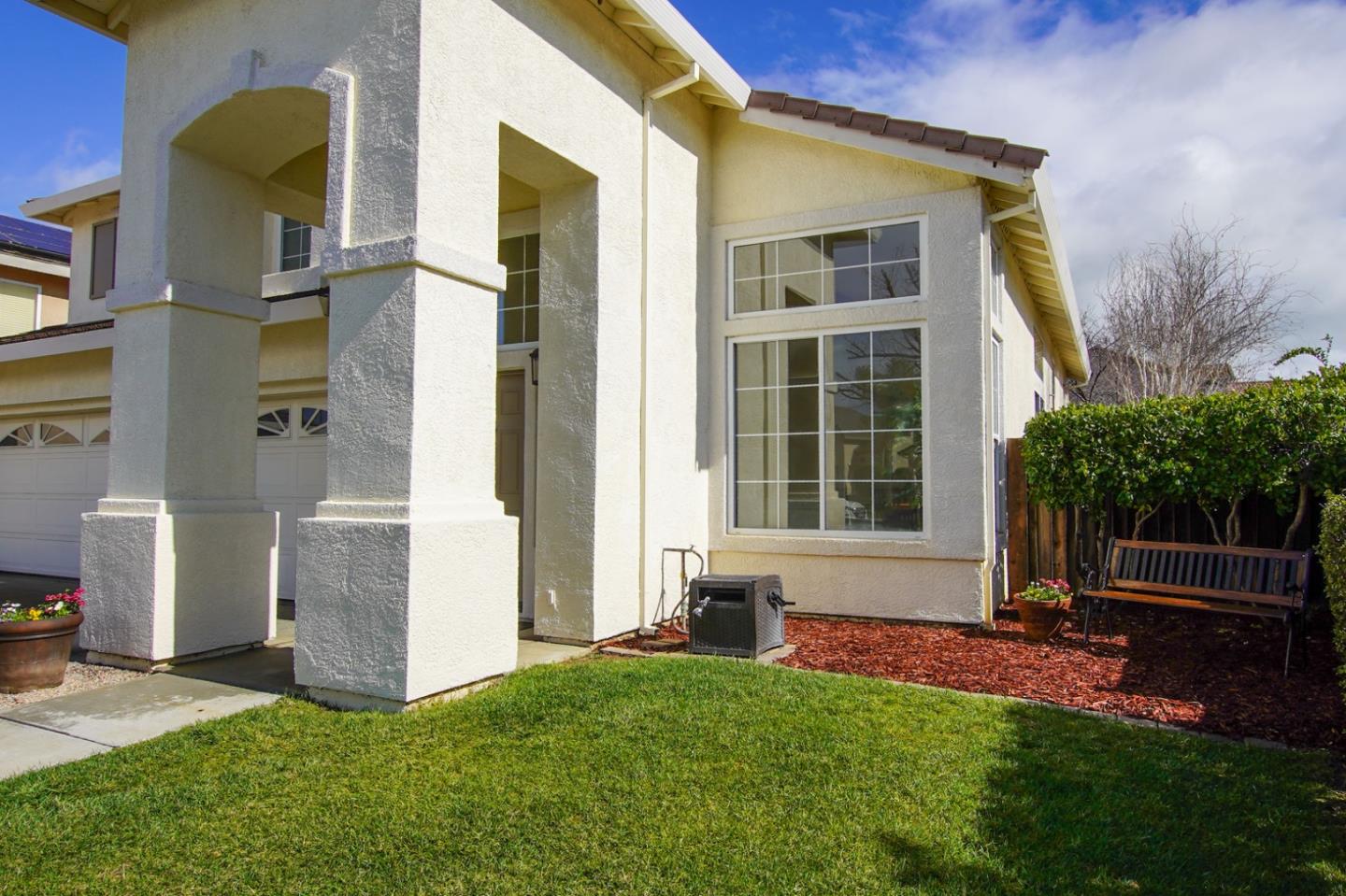 Detail Gallery Image 5 of 51 For 740 Hillock, Hollister,  CA 95023 - 4 Beds | 3 Baths