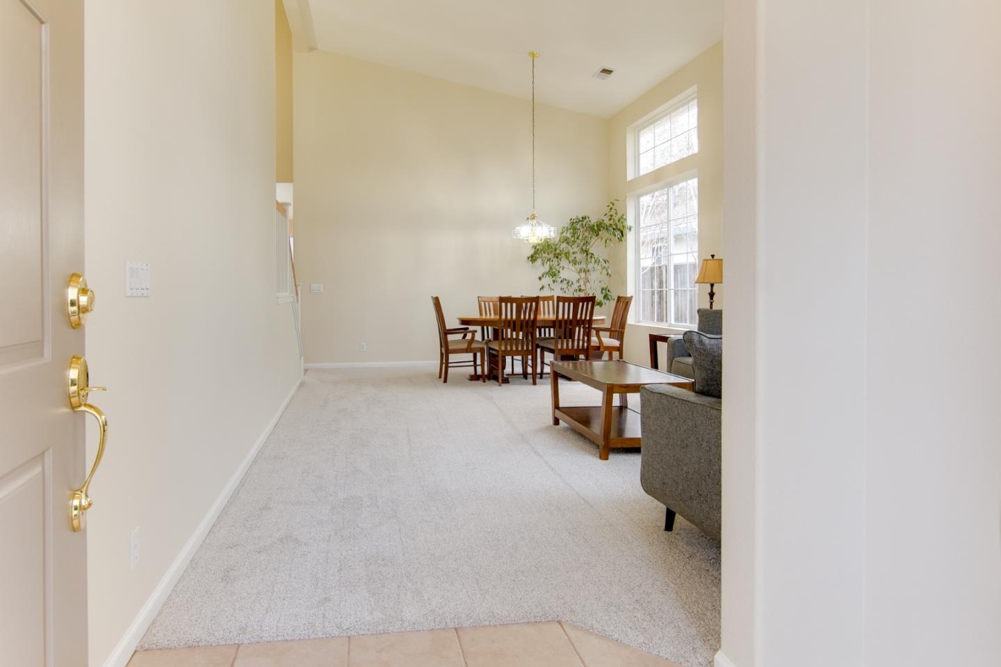 Detail Gallery Image 7 of 51 For 740 Hillock, Hollister,  CA 95023 - 4 Beds | 3 Baths