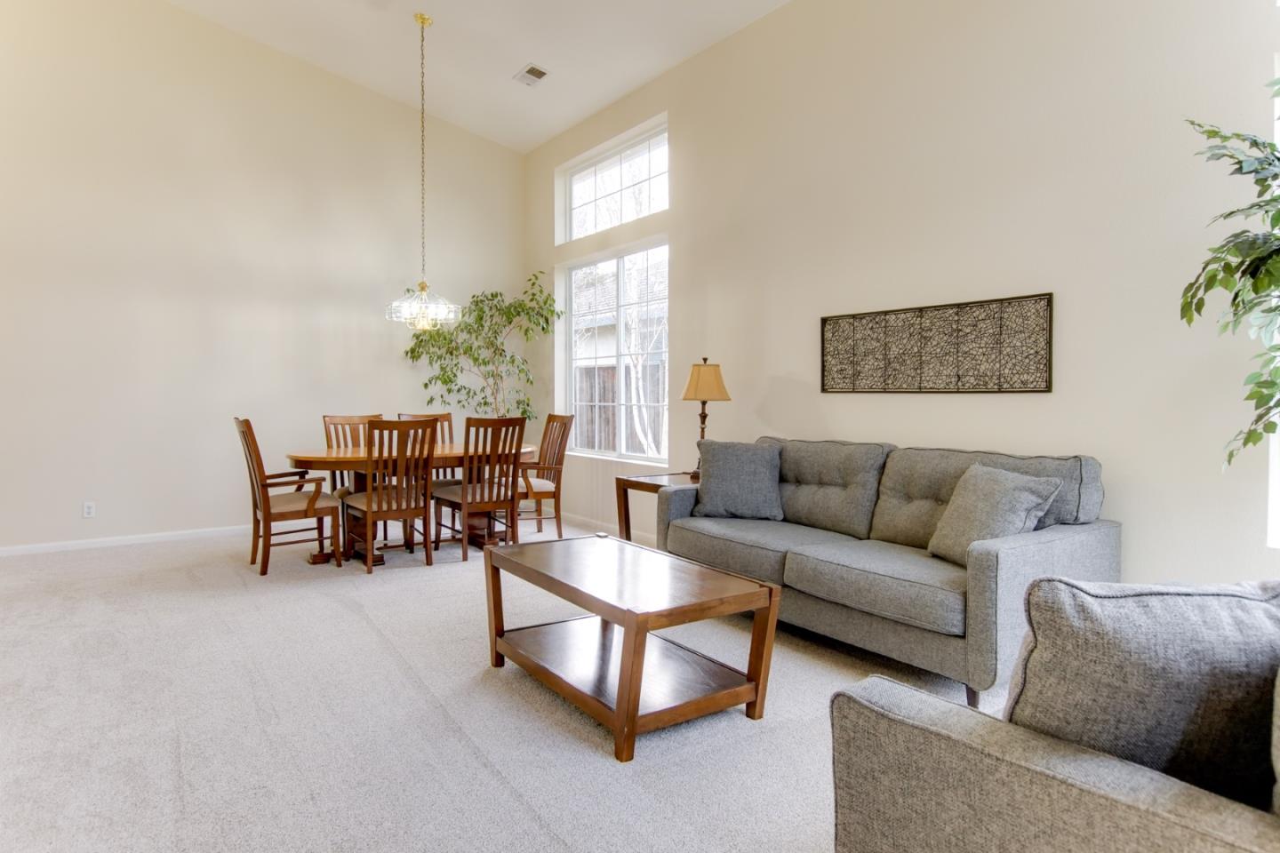 Detail Gallery Image 8 of 51 For 740 Hillock, Hollister,  CA 95023 - 4 Beds | 3 Baths