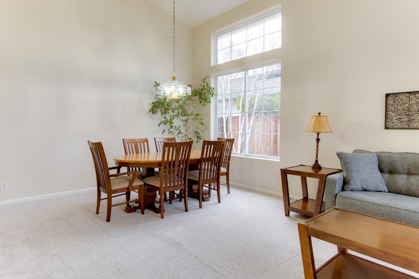 Detail Gallery Image 9 of 51 For 740 Hillock, Hollister,  CA 95023 - 4 Beds | 3 Baths