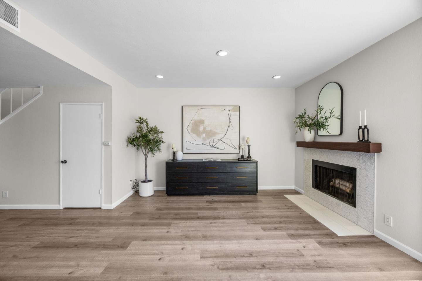 Detail Gallery Image 6 of 27 For 844 Andromeda Ln, Foster City,  CA 94404 - 3 Beds | 2/1 Baths