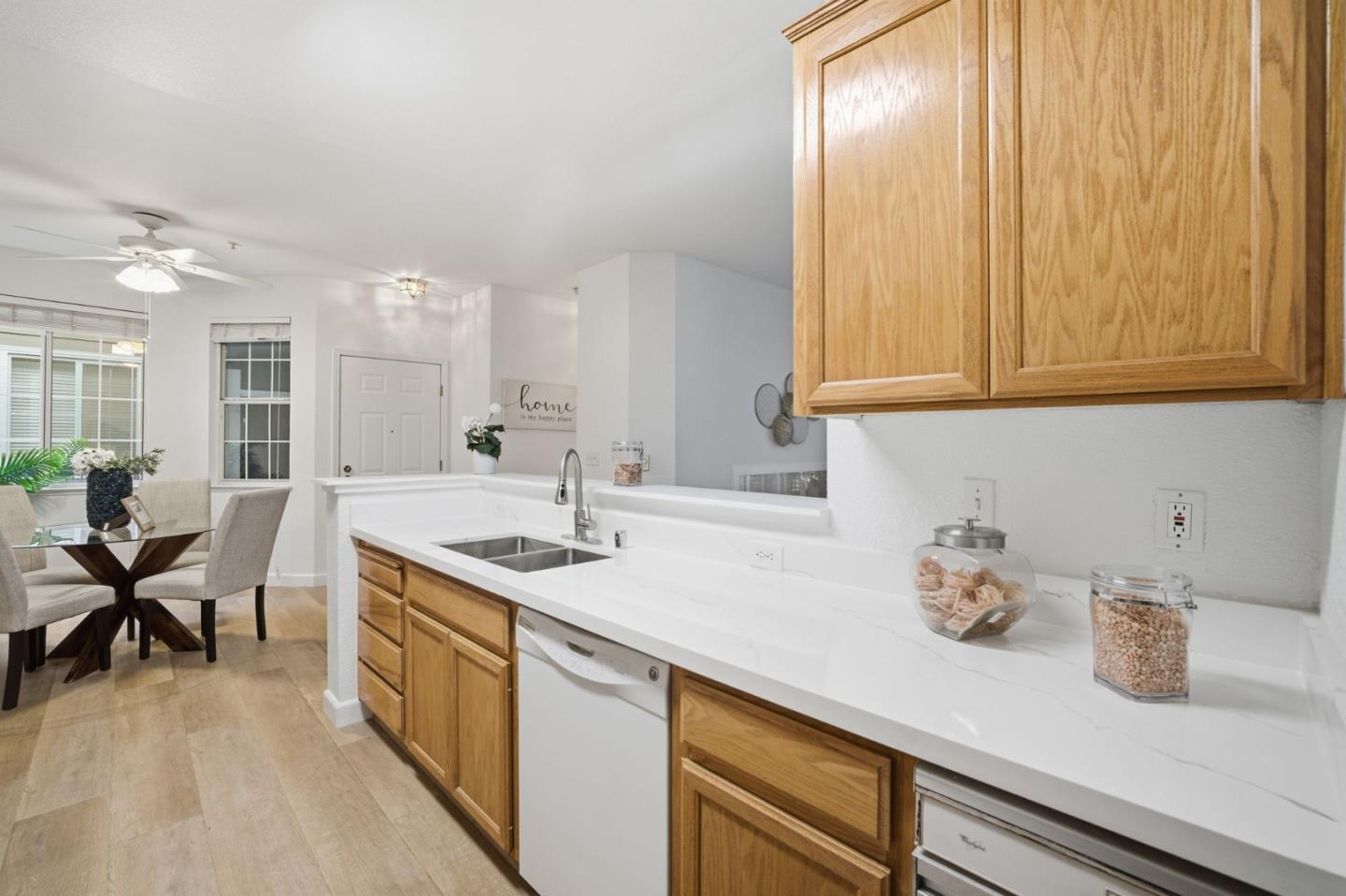 Detail Gallery Image 10 of 34 For 250 Santa Fe Ter #209,  Sunnyvale,  CA 94085 - 2 Beds | 2 Baths