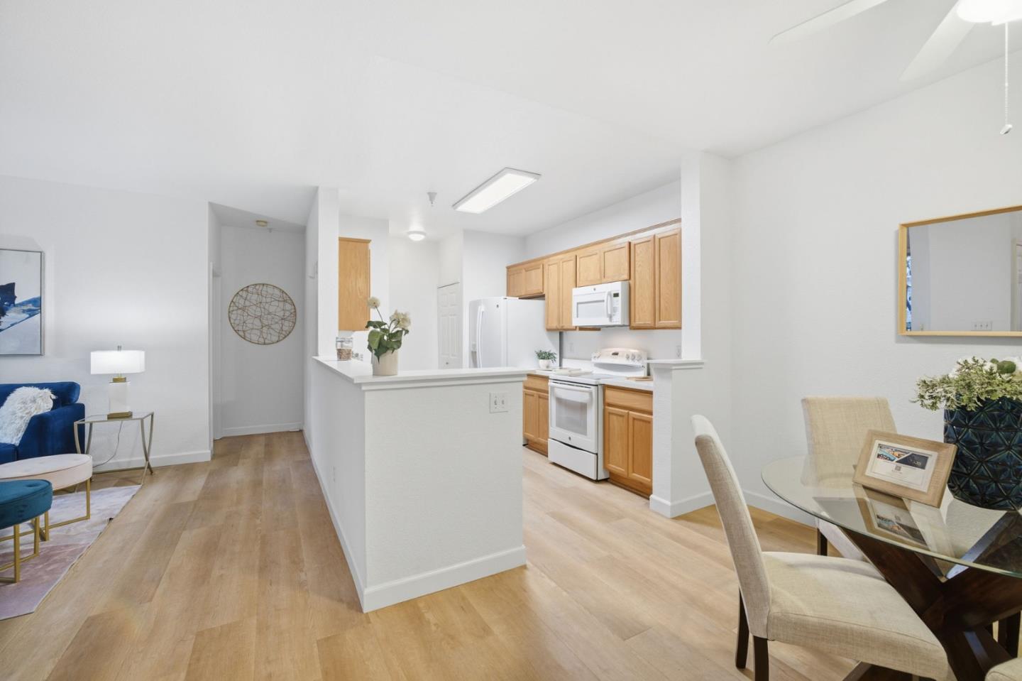 Detail Gallery Image 4 of 34 For 250 Santa Fe Ter #209,  Sunnyvale,  CA 94085 - 2 Beds | 2 Baths