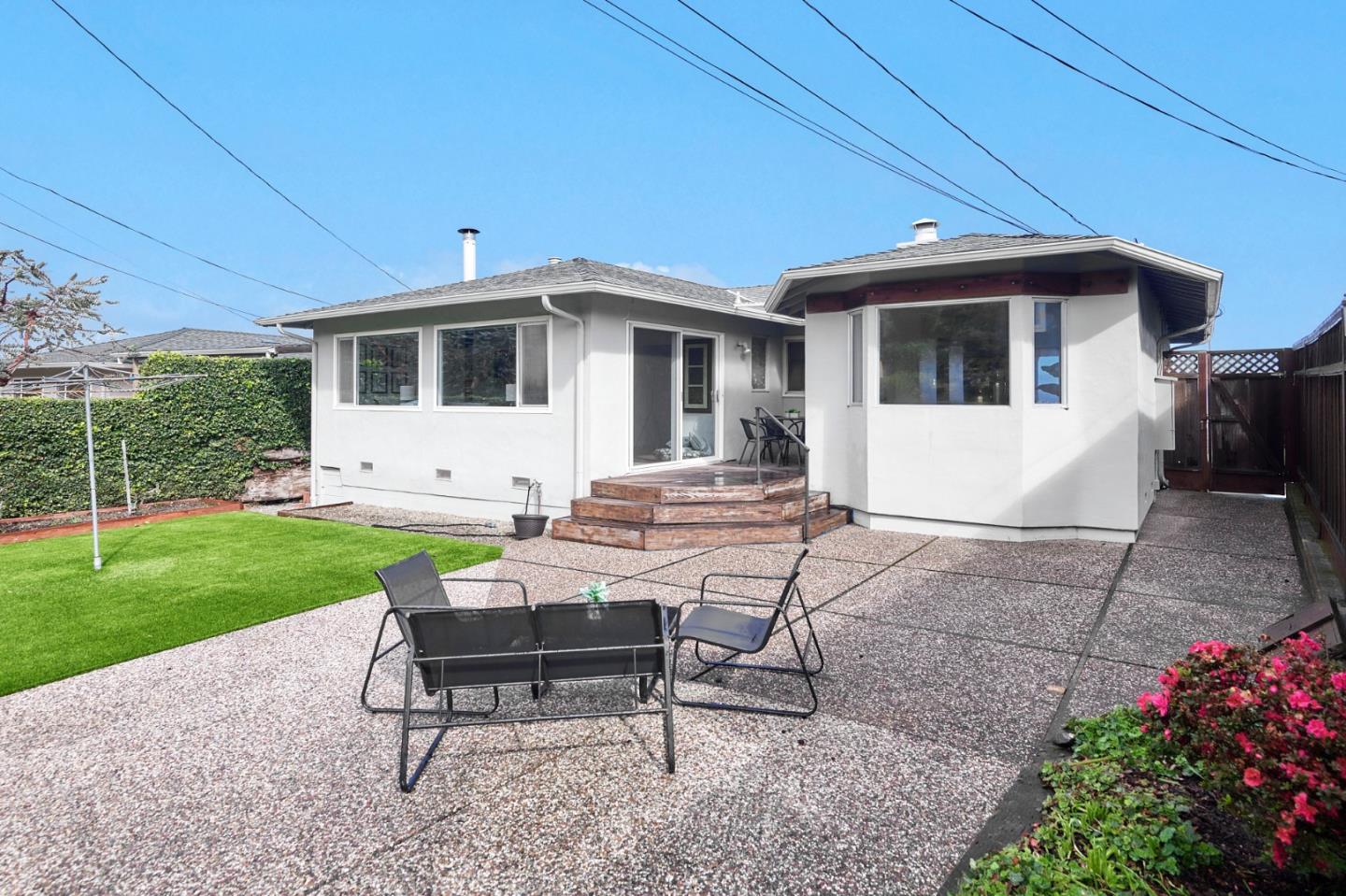 Detail Gallery Image 11 of 13 For 1027 Crestview Dr., Millbrae,  CA 94030 - 4 Beds | 2 Baths