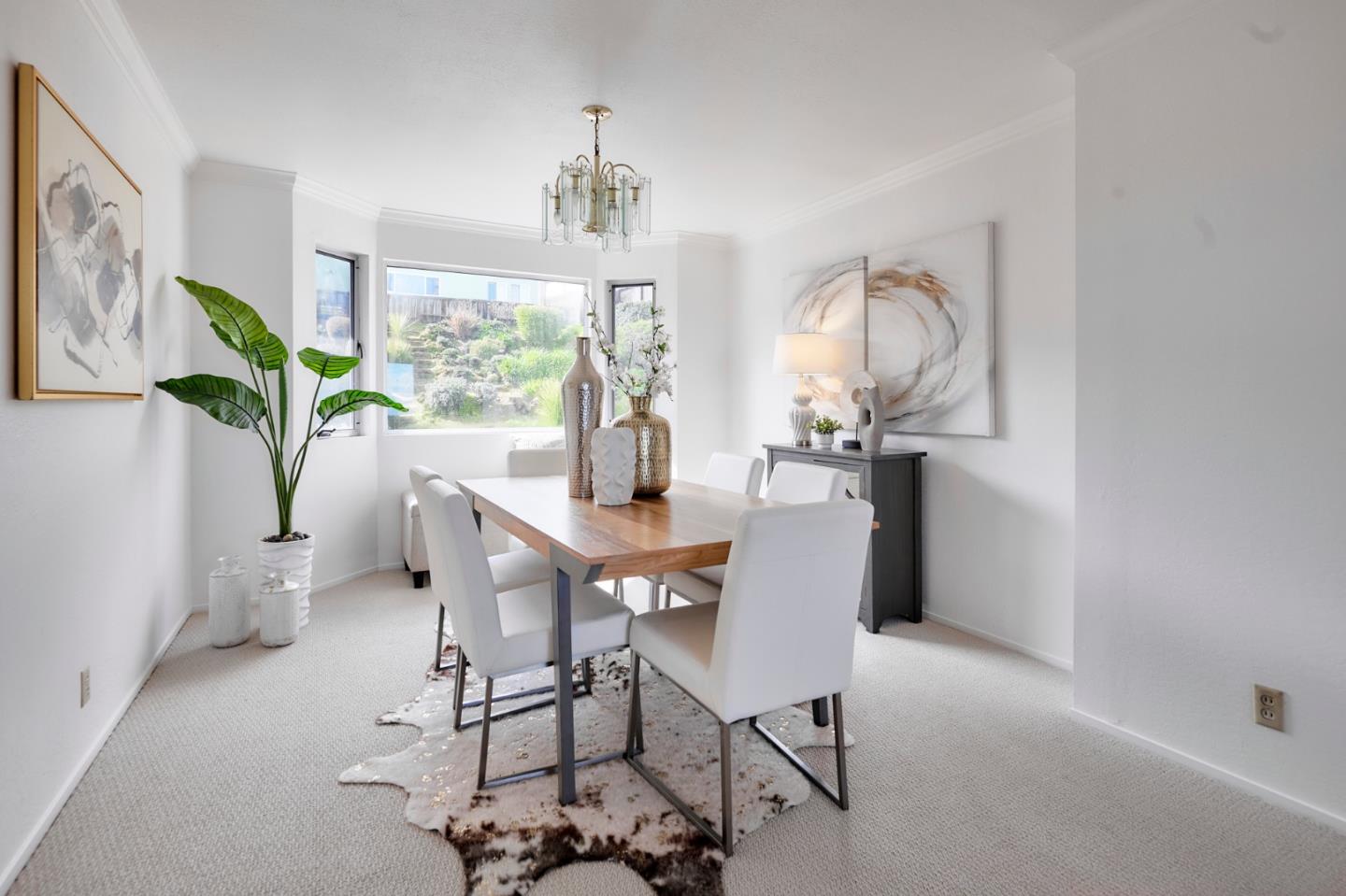 Detail Gallery Image 4 of 13 For 1027 Crestview Dr., Millbrae,  CA 94030 - 4 Beds | 2 Baths