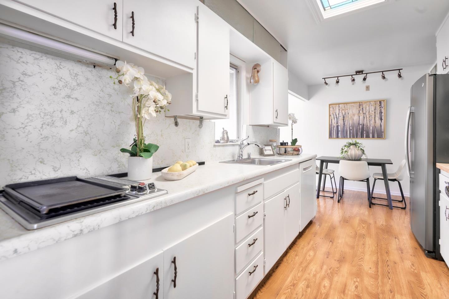 Detail Gallery Image 5 of 13 For 1027 Crestview Dr., Millbrae,  CA 94030 - 4 Beds | 2 Baths