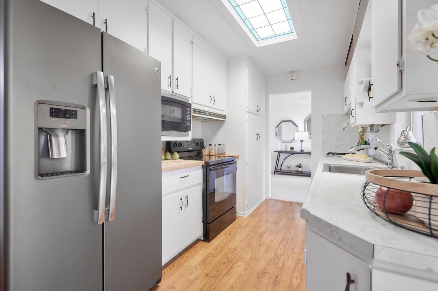 Detail Gallery Image 6 of 13 For 1027 Crestview Dr., Millbrae,  CA 94030 - 4 Beds | 2 Baths