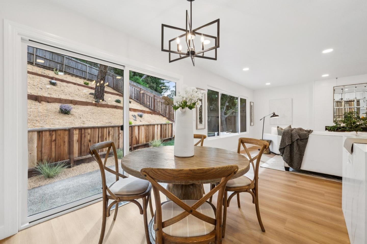 Detail Gallery Image 10 of 89 For 1276 Laurel Hill Dr, San Mateo,  CA 94402 - 3 Beds | 2 Baths