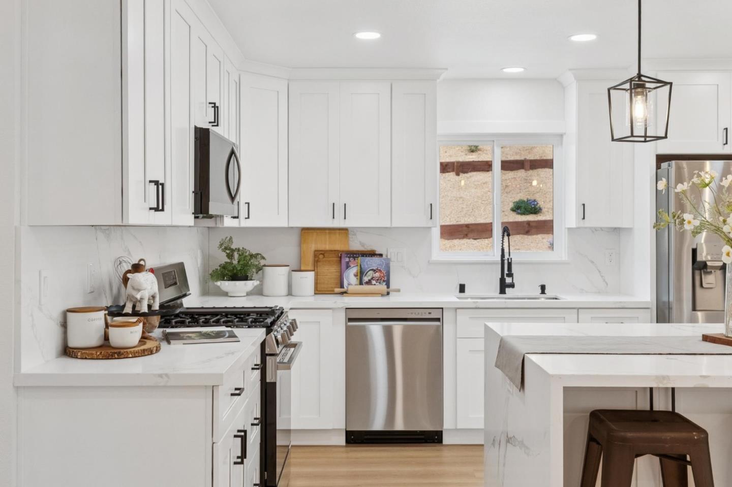 Detail Gallery Image 11 of 89 For 1276 Laurel Hill Dr, San Mateo,  CA 94402 - 3 Beds | 2 Baths