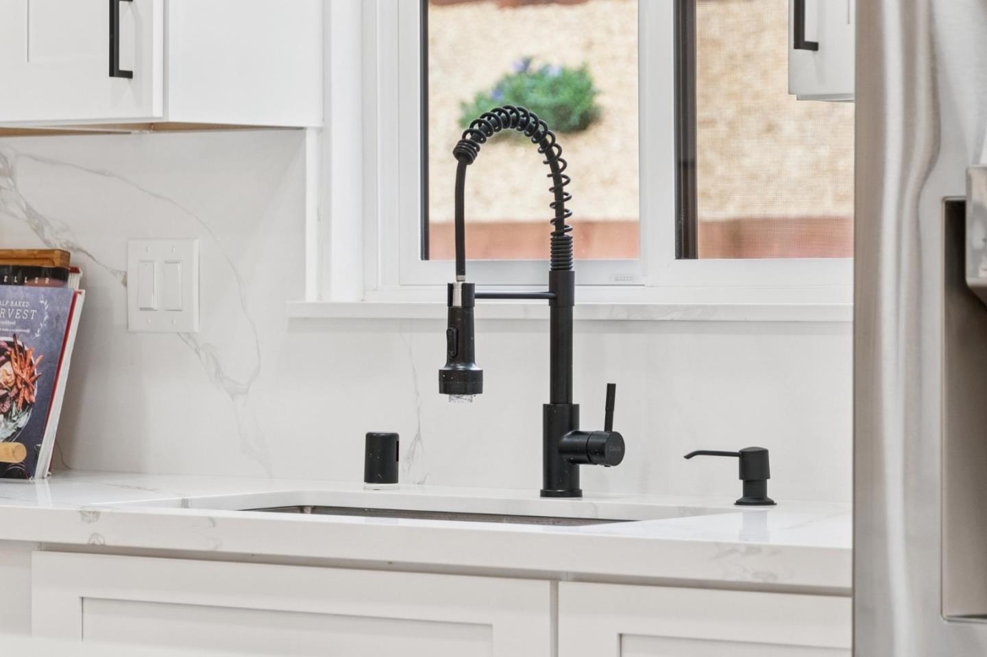 Detail Gallery Image 16 of 89 For 1276 Laurel Hill Dr, San Mateo,  CA 94402 - 3 Beds | 2 Baths