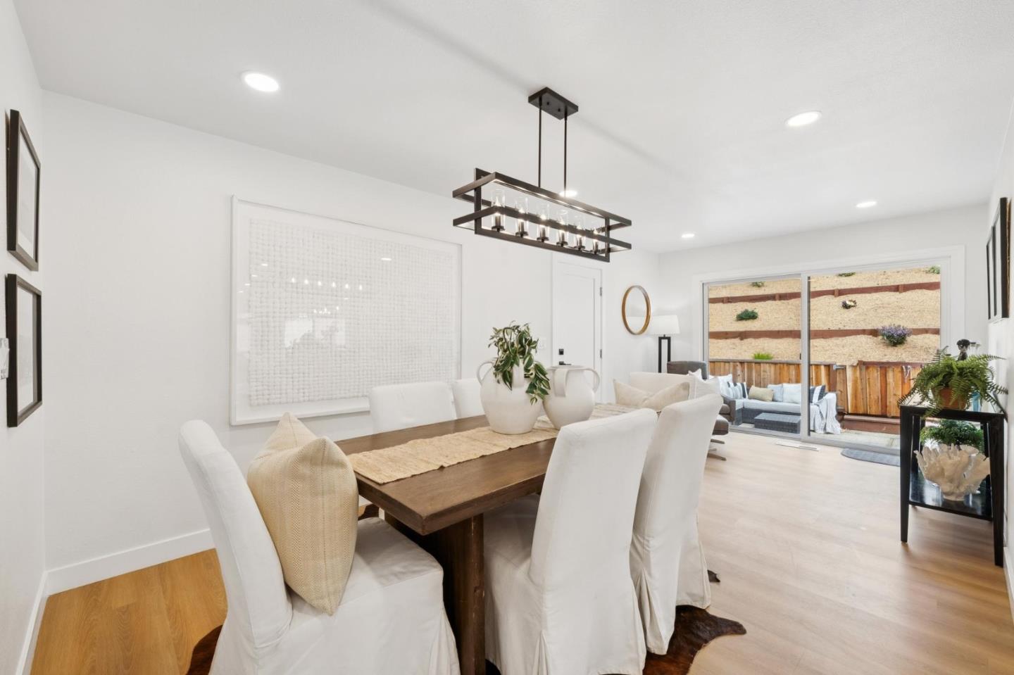 Detail Gallery Image 18 of 89 For 1276 Laurel Hill Dr, San Mateo,  CA 94402 - 3 Beds | 2 Baths