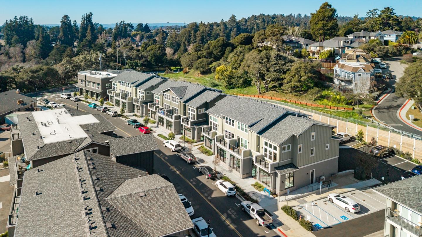 Detail Gallery Image 40 of 42 For 131 Aptos Village Way #2,  Aptos,  CA 95003 - 3 Beds | 3 Baths