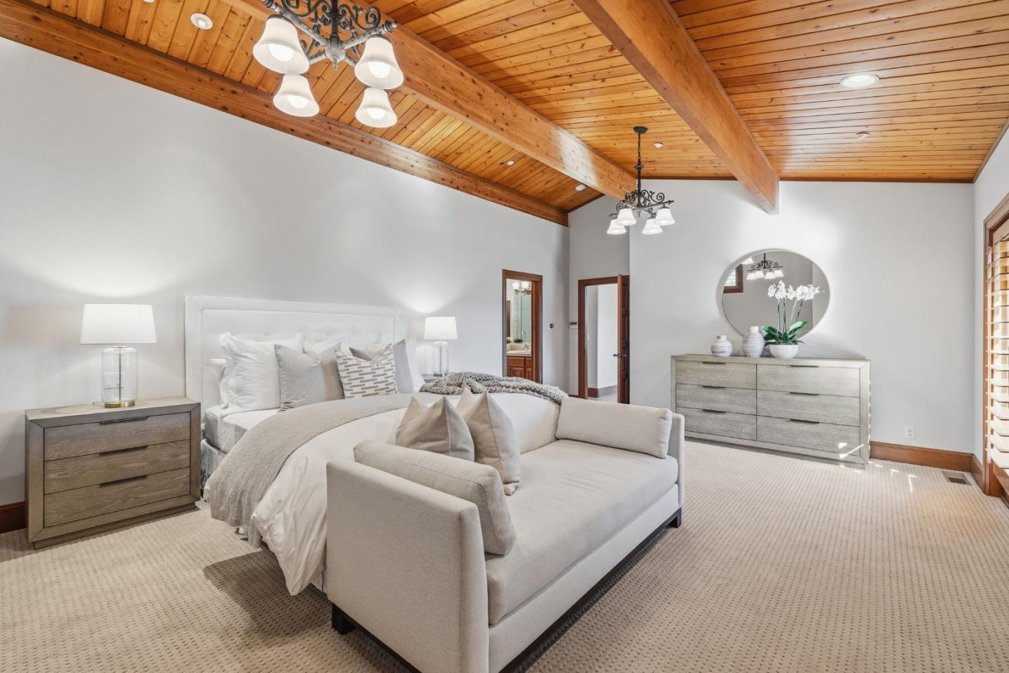 Detail Gallery Image 10 of 22 For 36 Loma Rd, Redwood City,  CA 94062 - 5 Beds | 4/3 Baths