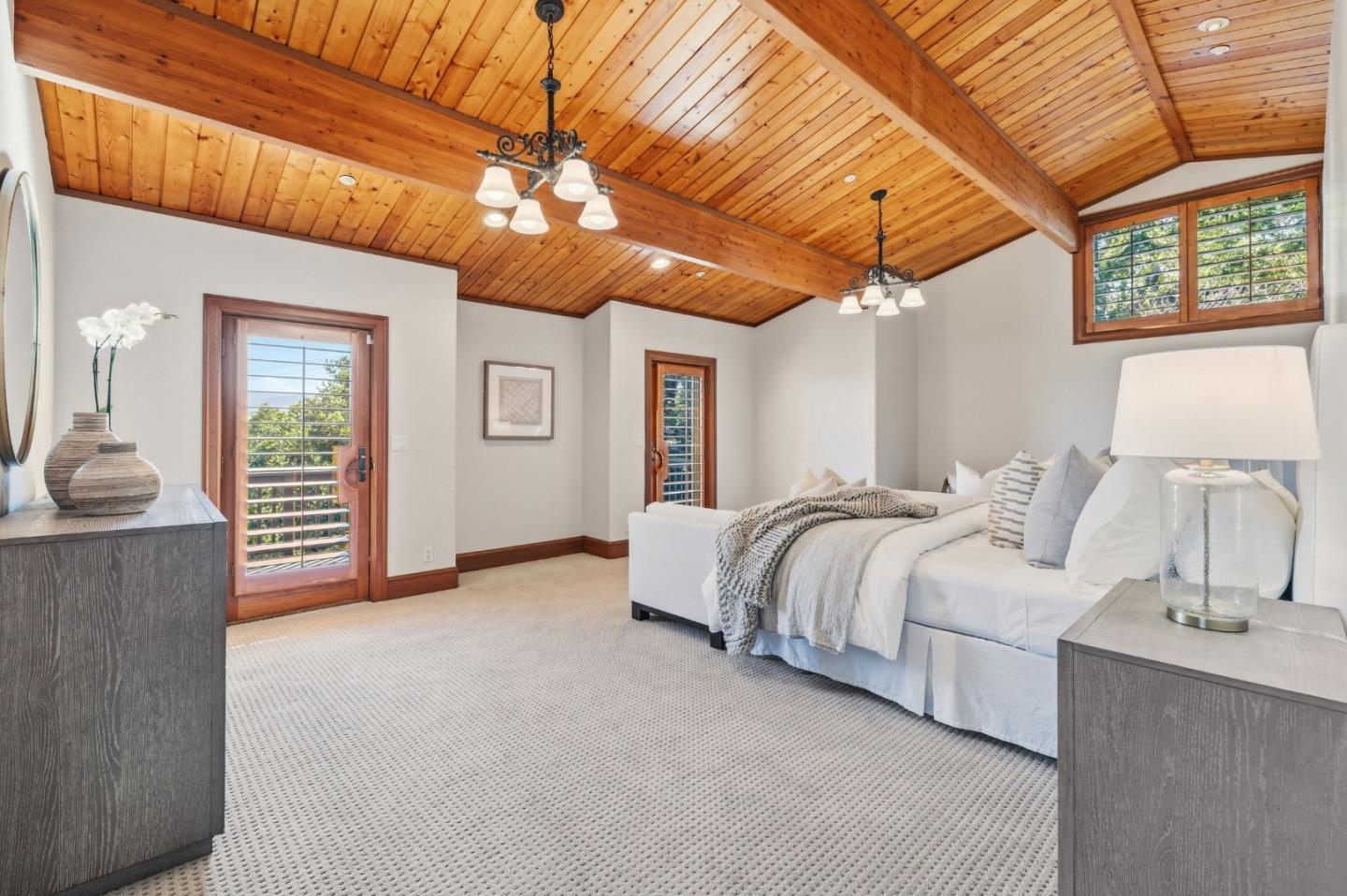 Detail Gallery Image 11 of 22 For 36 Loma Rd, Redwood City,  CA 94062 - 5 Beds | 4/3 Baths