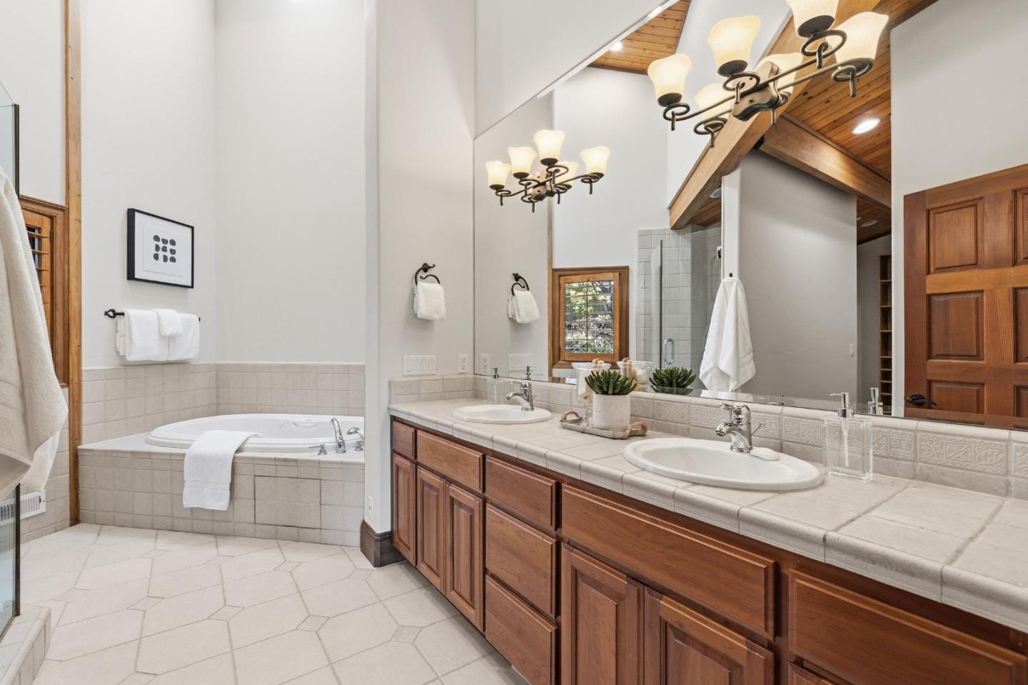 Detail Gallery Image 12 of 22 For 36 Loma Rd, Redwood City,  CA 94062 - 5 Beds | 4/3 Baths