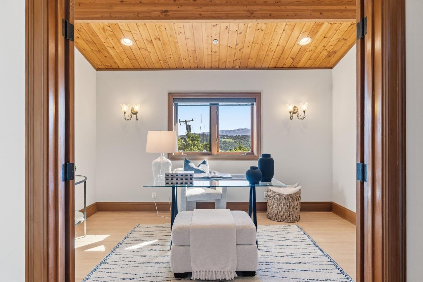 Detail Gallery Image 13 of 22 For 36 Loma Rd, Redwood City,  CA 94062 - 5 Beds | 4/3 Baths