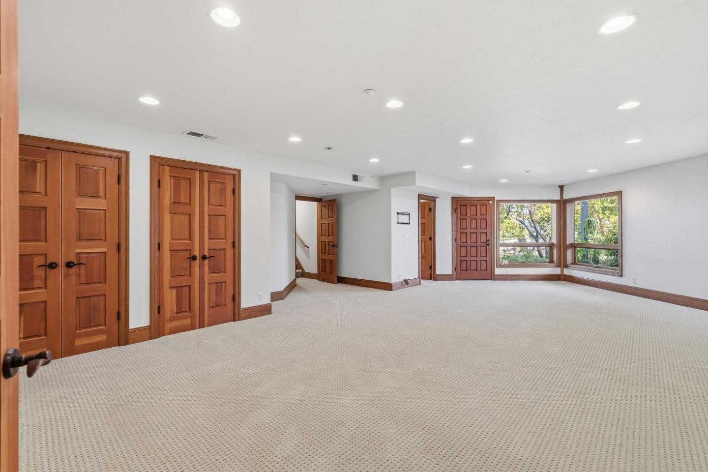 Detail Gallery Image 15 of 22 For 36 Loma Rd, Redwood City,  CA 94062 - 5 Beds | 4/3 Baths