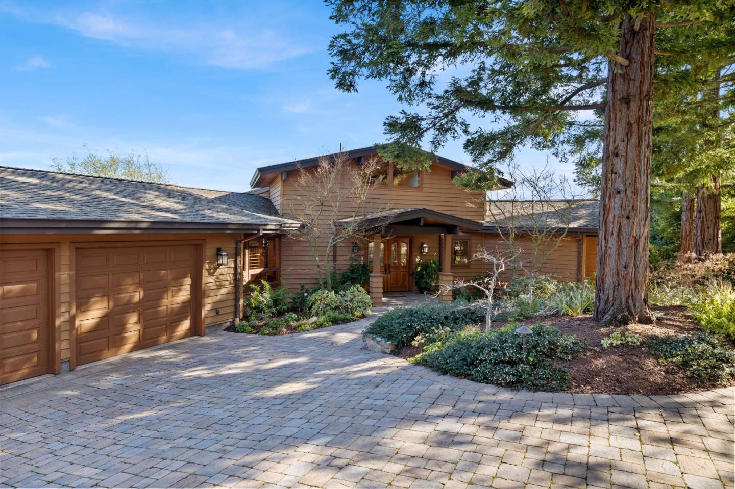 Detail Gallery Image 2 of 22 For 36 Loma Rd, Redwood City,  CA 94062 - 5 Beds | 4/3 Baths