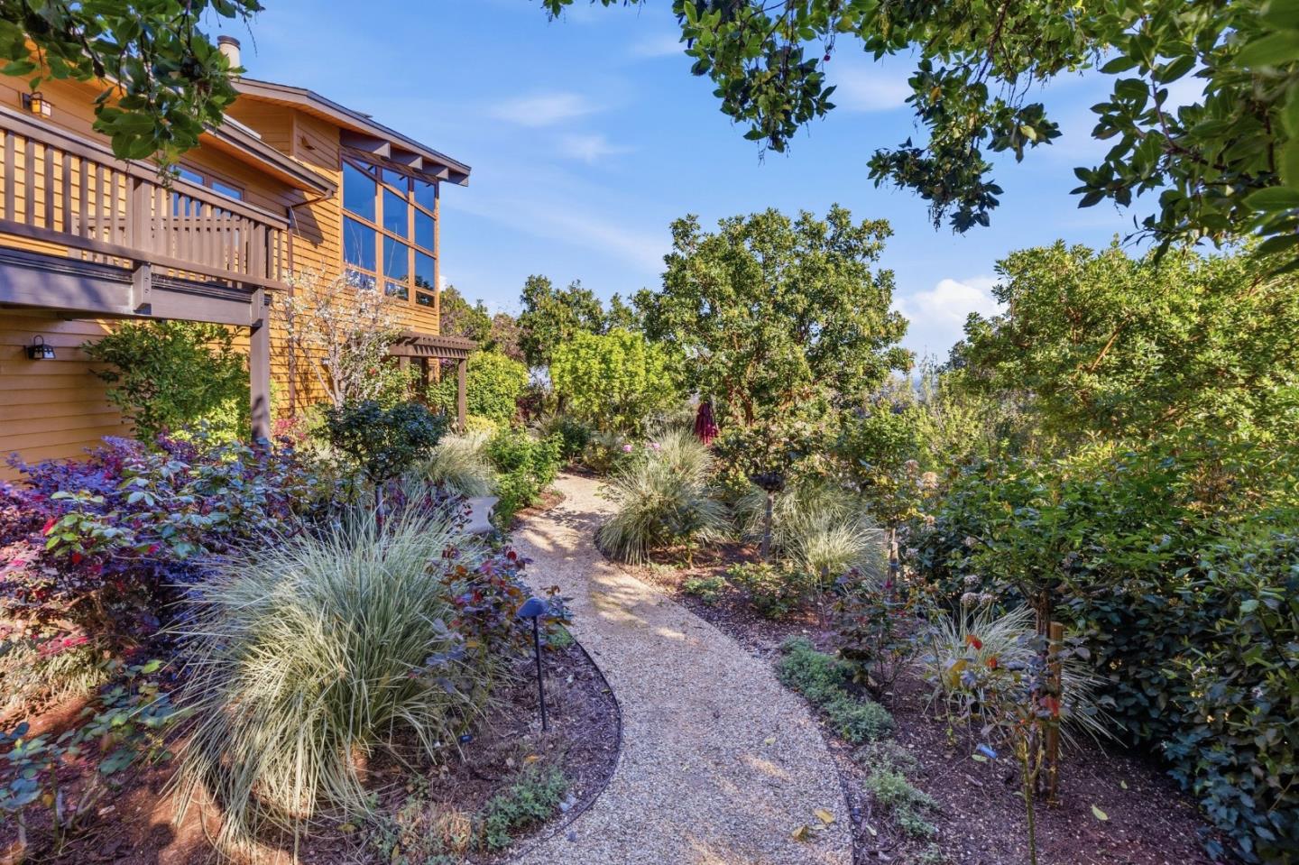 Detail Gallery Image 20 of 22 For 36 Loma Rd, Redwood City,  CA 94062 - 5 Beds | 4/3 Baths