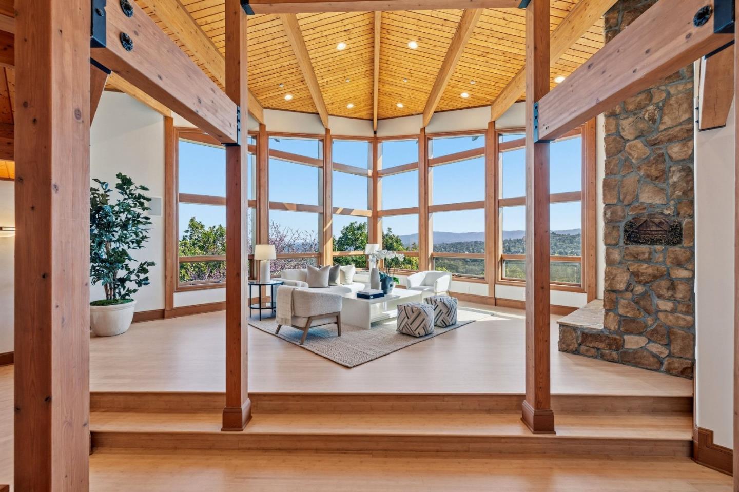 Detail Gallery Image 4 of 22 For 36 Loma Rd, Redwood City,  CA 94062 - 5 Beds | 4/3 Baths