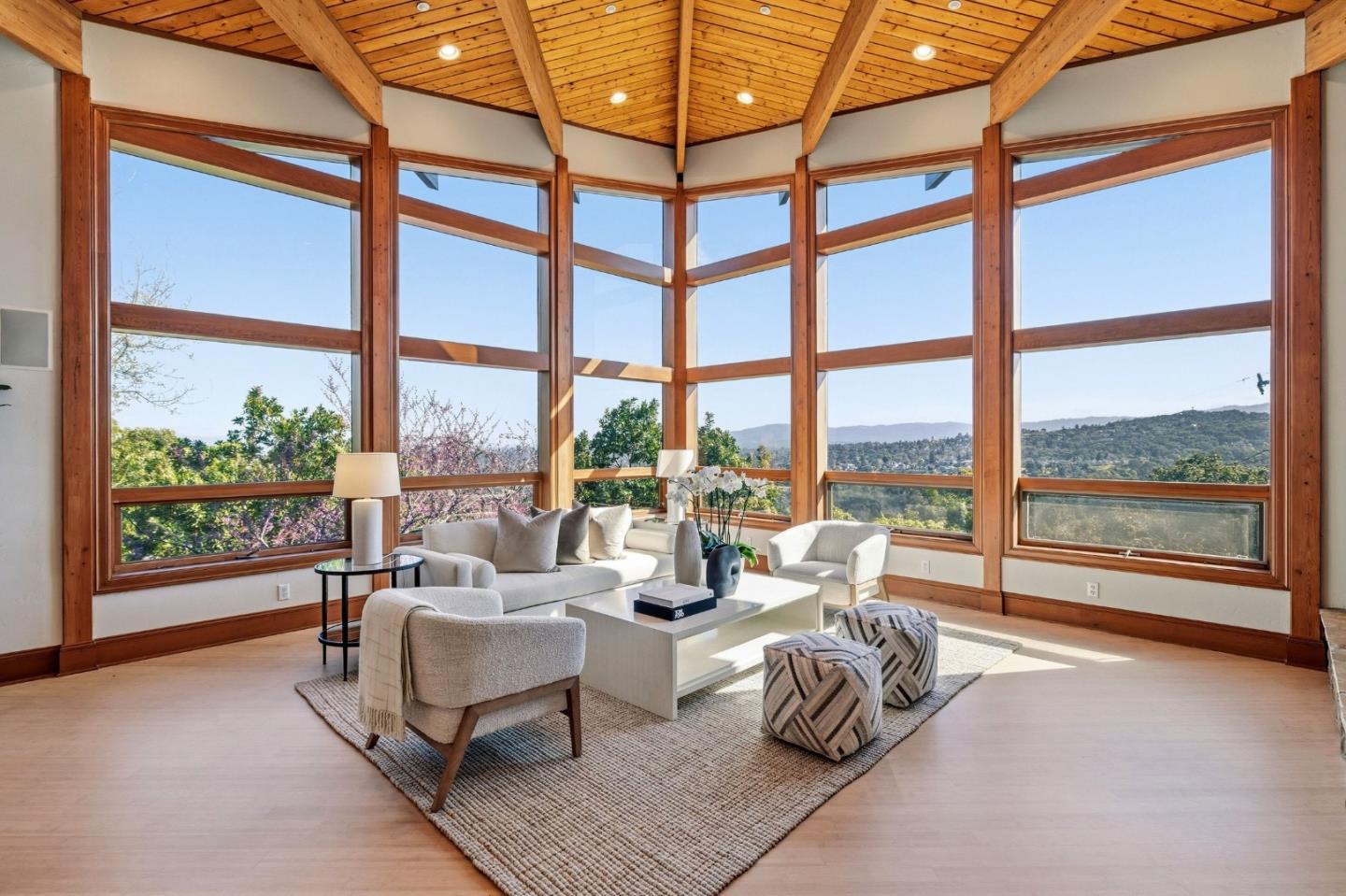 Detail Gallery Image 5 of 22 For 36 Loma Rd, Redwood City,  CA 94062 - 5 Beds | 4/3 Baths