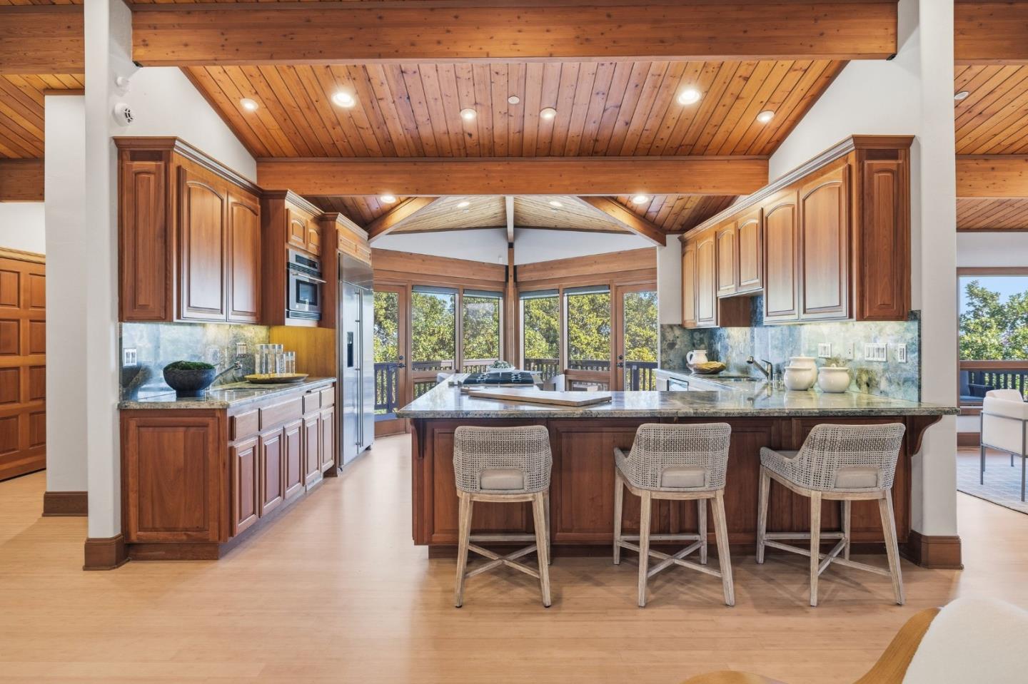 Detail Gallery Image 8 of 22 For 36 Loma Rd, Redwood City,  CA 94062 - 5 Beds | 4/3 Baths