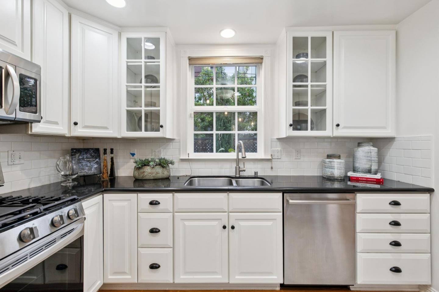 Detail Gallery Image 12 of 46 For 56 Tilton Ter, San Mateo,  CA 94401 - 2 Beds | 2 Baths