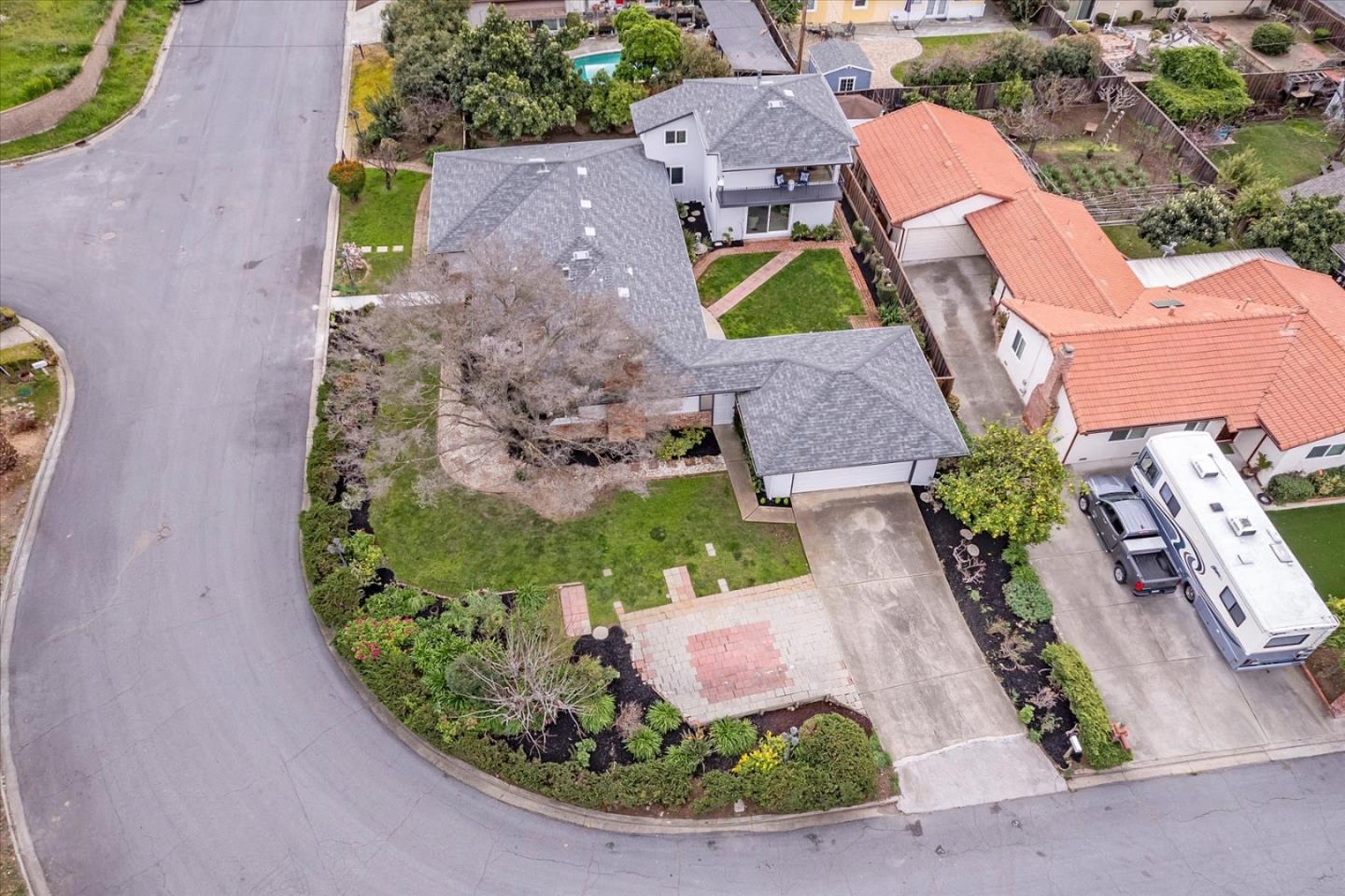 Detail Gallery Image 8 of 49 For 14920 E Hills Dr, San Jose,  CA 95127 - 5 Beds | 3/1 Baths