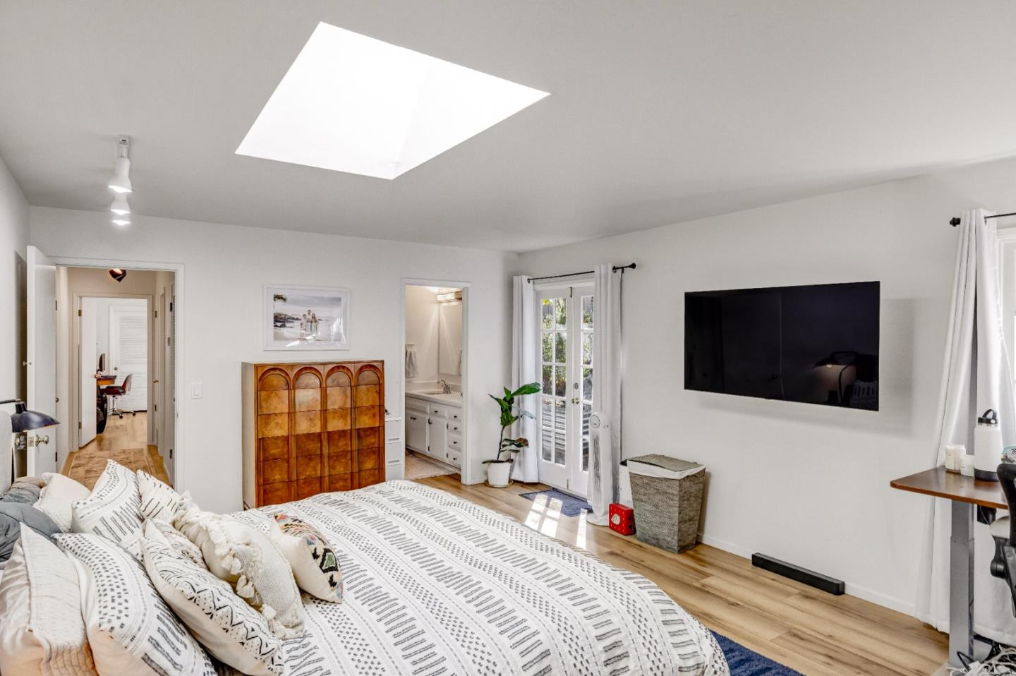 Detail Gallery Image 10 of 13 For 691 Fernwood Ave, Monterey,  CA 93940 - 2 Beds | 2 Baths