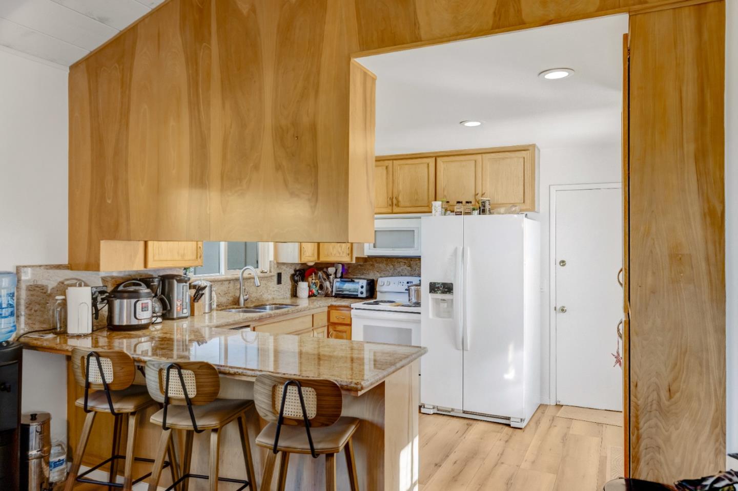 Detail Gallery Image 6 of 13 For 691 Fernwood Ave, Monterey,  CA 93940 - 2 Beds | 2 Baths