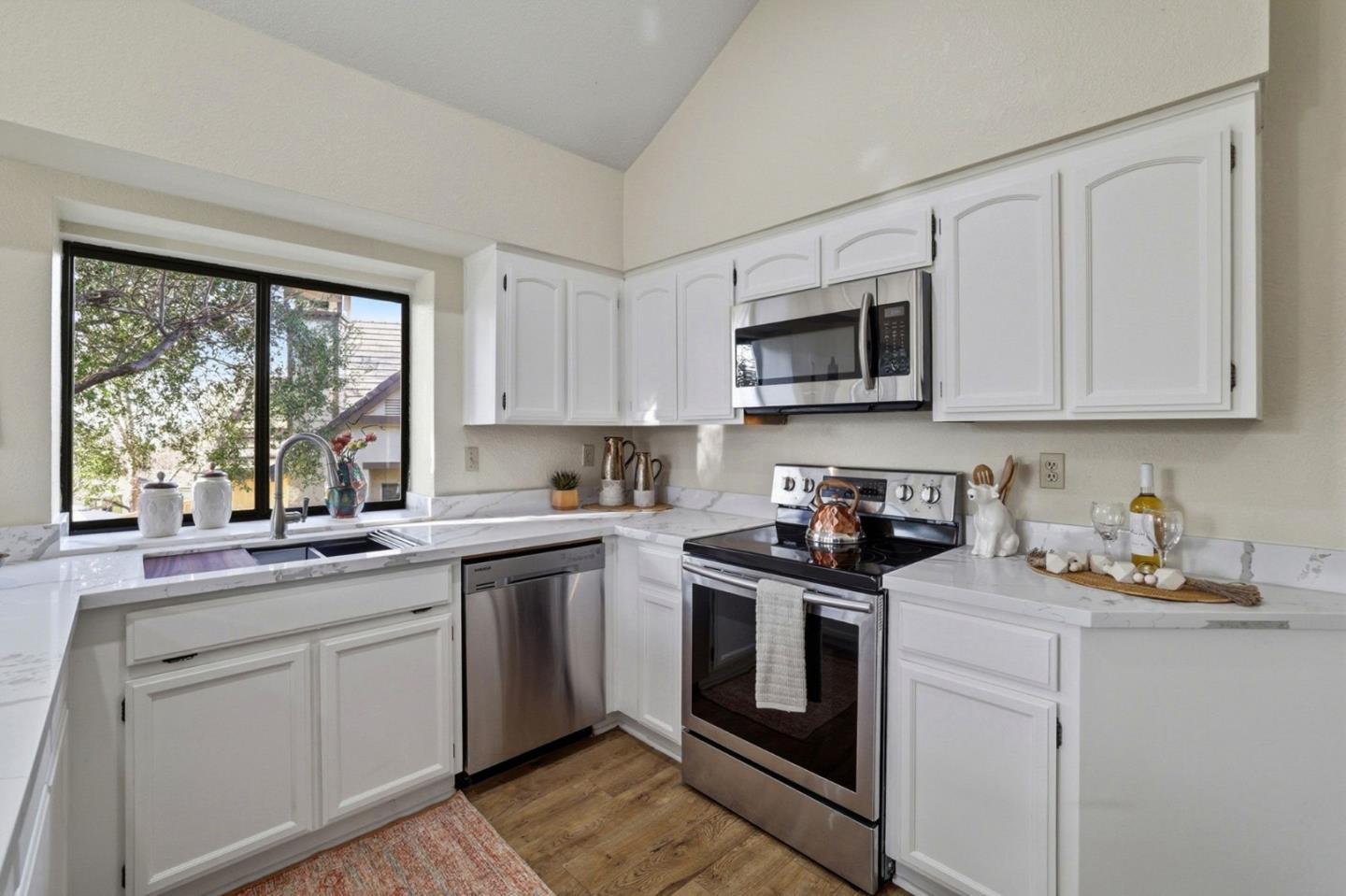 Detail Gallery Image 10 of 50 For 7527 Morevern Cir, San Jose,  CA 95135 - 2 Beds | 2/1 Baths