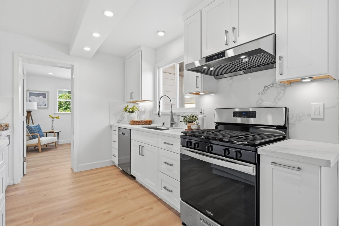 Detail Gallery Image 14 of 53 For 21060 Tulita Ct, Cupertino,  CA 95014 - 4 Beds | 2 Baths