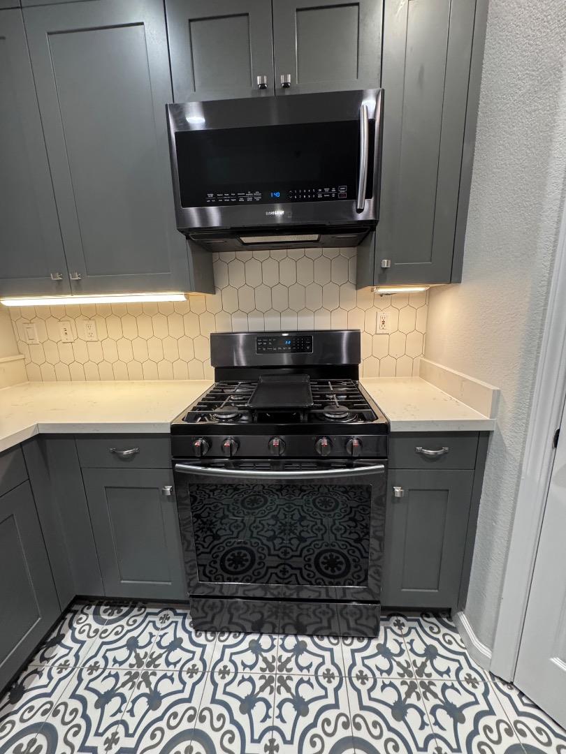 Detail Gallery Image 17 of 45 For 710 City Walk Pl #3,  Hayward,  CA 94541 - 3 Beds | 2/1 Baths