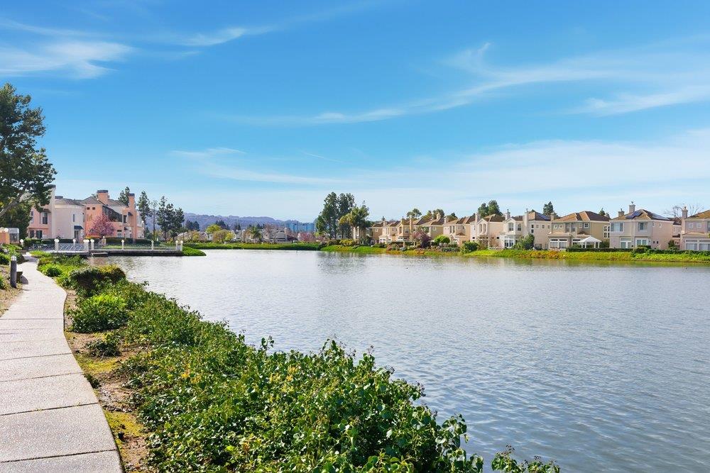 Detail Gallery Image 2 of 34 For 781 Mediterranean Ln, Redwood Shores,  CA 94065 - 2 Beds | 2 Baths